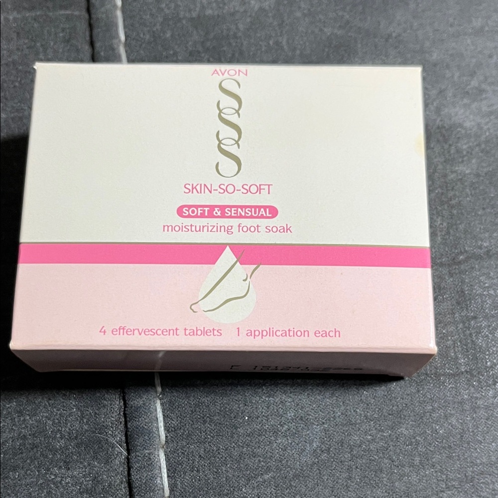 Avon Skin-So-Soft Soft & Sensual Foot Soak - Pink and White